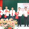 Ban Quản lý Khu kinh tế Phú Yên trao các quyết định chấp thuận chủ trương đầu tư, giấy chứng nhận đăng ký đầu tư cho các nhà đầu tư.