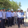 Đại diện BQL dự án báo cáo tiến độ Dự án Quốc lộ 15D đoạn từ cảng Mỹ Thủy đến cao tốc Cam Lộ - La Sơn.