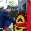 Tổng Bí thư, Chủ tịch nước và Phu nhân dâng hoa tại Tượng đài Bác Hồ ở Manila 