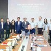 Chủ tịch UBND tỉnh Phú Thọ Trần Duy Đông trao chứng nhận đăng ký đầu tư điều chỉnh cho BYD.