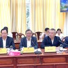 Chủ tịch UBND TP. Cần Thơ Trương Cảnh Tuyên (thứ 2 từ trái sang, hàng đầu) phát biểu tại buổi làm việc