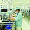 Sản xuất linh kiện điện tử tại nhà máy của Panasonic Việt Nam. Ảnh: Đức Thanh 