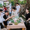 Đoàn doanh nghiệp du lịch Nhật Bản thưởng thức trà sen và chè sen tại Văn Miếu - Quốc Tử Giám (Ảnh: P.V)
