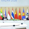 Tổng thống Nga Vladimir Putin và Thủ tướng Lê Minh Hưng cùng Trưởng đoàn các nước tham dự Hội nghị Cấp cao Kỷ niệm 35 năm quan hệ ASEAN - Nga làm việc về hội nhập Á - Âu. (Ảnh: Dương Giang/TTXVN)