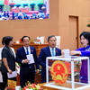 Các đại biểu HĐND TP. Hà Nội bỏ phiếu thông qua Nghị quyết. Ảnh: Thành Thái.