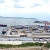 Khánh Hòa định hướng tập trung nguồn lực đầu tư các khu bến cảng trọng điểm, thu hút nhà đầu tư chiến lược, đẩy mạnh chuyển đổi số và đáp ứng các tiêu chuẩn “cảng xanh”, “cảng thông minh”. Trong ảnh là Khu kinh tế Vân Phong. Ảnh: Linh Đan