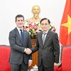 Uỷ viên Bộ Chính trị, Bộ trưởng Bộ Ngoại giao Lê Hoài Trung (phải) tiếp Thứ trưởng Ngoại giao Panama trước phiên tham khảo chính trị. Ảnh: Nguyễn Hồng.