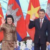 Thủ tướng Chính phủ Lê Minh Hưng nhiệt liệt chào mừng Chủ tịch Quốc hội Khuon Sudary. Ảnh: Đức Thanh.