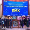 CEO Đoàn Văn Hiểu Em thực hiện nghi thức đánh cồng chào sàn HoSE tại thời điểm 9h00 ngày 06/08, đánh dấu thời điểm cổ phiếu DMX chính thức lên sàn giao dịch