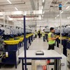 Công nhân vận hành dây chuyền sản xuất tại nhà máy của Tập đoàn Lego ở TP.HCM. Ảnh: L.M