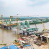 Thi công cầu Hải Thành vượt sông Lạch Tray thuộc Dự án đường Vành đai 2 đoạn Tân Vũ - Hưng Đạo- đường Bùi Viện. Ảnh: Lê Dũng