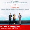 Bà Lê Hương Ly - Phó tổng giám đốc Pháp lý, Truyền thông và Đối ngoại Prudential Việt Nam (giữa)