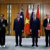 Tổng Bí thư, Chủ tịch nước Tô Lâm và Thủ tướng Australia Anthony Albanese chứng kiến trao văn kiện hợp tác giữa hai nước. (Ảnh: Thống Nhất/TTXVN)