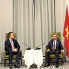 Bộ trưởng Ngô Văn Tuấn (phải) và ông Paul Serra, Tổng Giám đốc Tập đoàn SunRice.