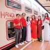 Sắc đỏ của cờ Tổ quốc và trang phục mang biểu tượng Việt Nam tạo điểm nhấn cho hành trình trải nghiệm trên Tàu Hà Nội 5 Cửa Ô dịp Quốc khánh (Ảnh: BHL)
