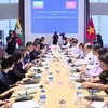 Quang cảnh cuộc họp.