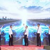 Các đại biểu thực hiện nghi thức khởi động các dự án mở rộng, cải tạo Cảng hàng không quốc tế Đà Nẵng. Ảnh: Văn Toàn
