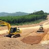 Thi công xây dựng đường cao tốc. Ảnh: Bộ Xây dựng.