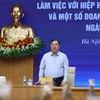 Phó Thủ tướng Thường trực Phạm Gia Túc làm việc với Hiệp hội Doanh nghiệp điện tử Việt Nam và một số doanh nghiệp xuất nhập khẩu lớn trong ngành điện tử, bán dẫn - Ảnh: chinhphu.vn