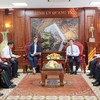 Bí thư Tỉnh ủy Quảng Trị Nguyễn Văn Phương và Giám đốc WWF khu vực Đông Nam Á Sang Eun Lee trao đổi các nội dung hợp tác. Ảnh: Hồng Mến