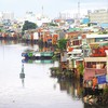 Khu vực ven kênh Đông, Quận 8 cũ hiện còn hàng nghìn căn nhà lụp xụp ven kênh - Ảnh: Lê Toàn