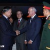 Quan chức Chính phủ Canada và cán bộ, nhân viên Đại sứ quán Việt Nam đón Tổng Bí thư, Chủ tịch nước Tô Lâm tại sân bay quốc tế Mcdonald-Cartier, Ottawa. (Ảnh: Thống Nhất/TTXVN)