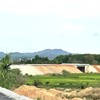 Dự án Đường trục chính phía Tây thành phố Kon Tum vẫn còn vướng mặt bằng làm ảnh hưởng đến tiến độ thi công. 