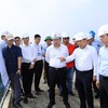 Chủ tịch UBND TP. Hà Nội Vũ Đại Thắng đốc tiến độ thực hiện Dự án đầu tư xây dựng cầu Tứ Liên và đường hai đầu cầu. Ảnh: Lê Hải.