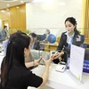 Các ngân hàng vẫn đang trong cuộc đua thu hút tiền gửi. Ảnh: Đức Thanh