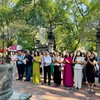 Đoàn đại biểu dâng hương tại Đền Sóc, tìm hiểu những giá trị lịch sử, văn hóa gắn với truyền thuyết Thánh Gióng. 