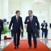 Thủ tướng Hun Manet đón Thủ tướng Lê Minh Hưng thăm chính thức Vương quốc Campuchia. (Ảnh: Dương Giang/TTXVN)