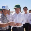 Chủ tịch UBND tỉnh Quảng Trị Bùi Hoàng Phương (giữa ảnh) kiểm tra một dự án đầu tư công trên địa bàn tỉnh.