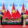 Thủ tướng Lê Minh Hưng và Thủ tướng Ba Lan Donald Tusk họp báo thông tin kết quả hội đàm.