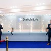 Ông Trần Đình Quân (trái) – Chủ tịch Hội đồng Thành viên Daiichi Life Việt Nam, và ông Đặng Hồng Hải – Tổng Giám đốc Daiichi Life Việt Nam, thực hiện nghi thức ra mắt nhận diện thương hiệu mới tại Trụ sở chính