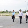 Phó Chủ tịch Thường trực UBND tỉnh Quảng Trị Hoàng Nam (thứ hai từ phải sang) kiểm tra thực địa hợp phần Xây dựng hạ tầng kỹ thuật khu tái định cư phục vụ di dời các hộ dân ra khỏi khu vực mở rộng cảng Cửa Việt. Ảnh: Trường Nhật