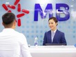 Lãnh đạo ngân hàng tranh thủ gom cổ phiếu "vua"