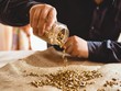 Giá vàng hôm nay ngày 30/11: Giá vàng giảm mạnh gần 700.000 đồng/lượng