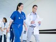 Hàng trăm bác sĩ Canada phản đối tăng lương vì lương quá cao