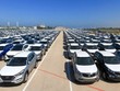 Ô tô khan hiếm: Đại lý làm giá, lót tay 100 triệu mới có xe đi