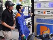 Giá xăng về sát 12.000 đồng một lít