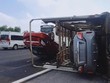 Xe chuyên dụng chở ô tô lật trên cao tốc sau va chạm với xe 7 chỗ