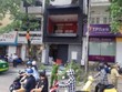 Hà Nội: Nổ bình gas tại phố Kim Mã, khung kính rơi trúng xe taxi