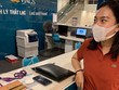 Khách nữ “đãng trí” quên túi xách hàng hiệu và nhiều tài sản trên máy bay