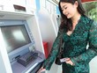 Ngân hàng hái ra tiền từ dịch vụ