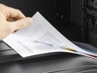 Máy in “giấy” nhựa tái sử dụng 500 lần