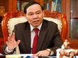 Trưởng ban Kinh tế trung ương Vương Đình Huệ (giữa) và các tân phó ban.