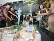 Nhóm  khách hàng Việt kiều đang tham quan Dự án Cantavil, quận 2, TP. HCM
