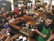 Việc Highlands Coffee hạ mình xuống phân khúc bình dân hơn lại là cơ hội để Starbucks bung hàng