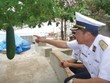 Chuẩn Đô đốc Đặng Minh Hải thăm quan cơ sở vật chất của cán bộ chiến sĩ Đảo Sinh Tồn Đông