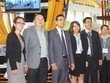 Ông Lê Hải Trà (thứ ba từ trái sang), Ủy viên HĐQT kiêm Phó tổng giám đốc thường trực HOSE, cùng đoàn tham dự triển lãm chứng khoán tại Thái Lan